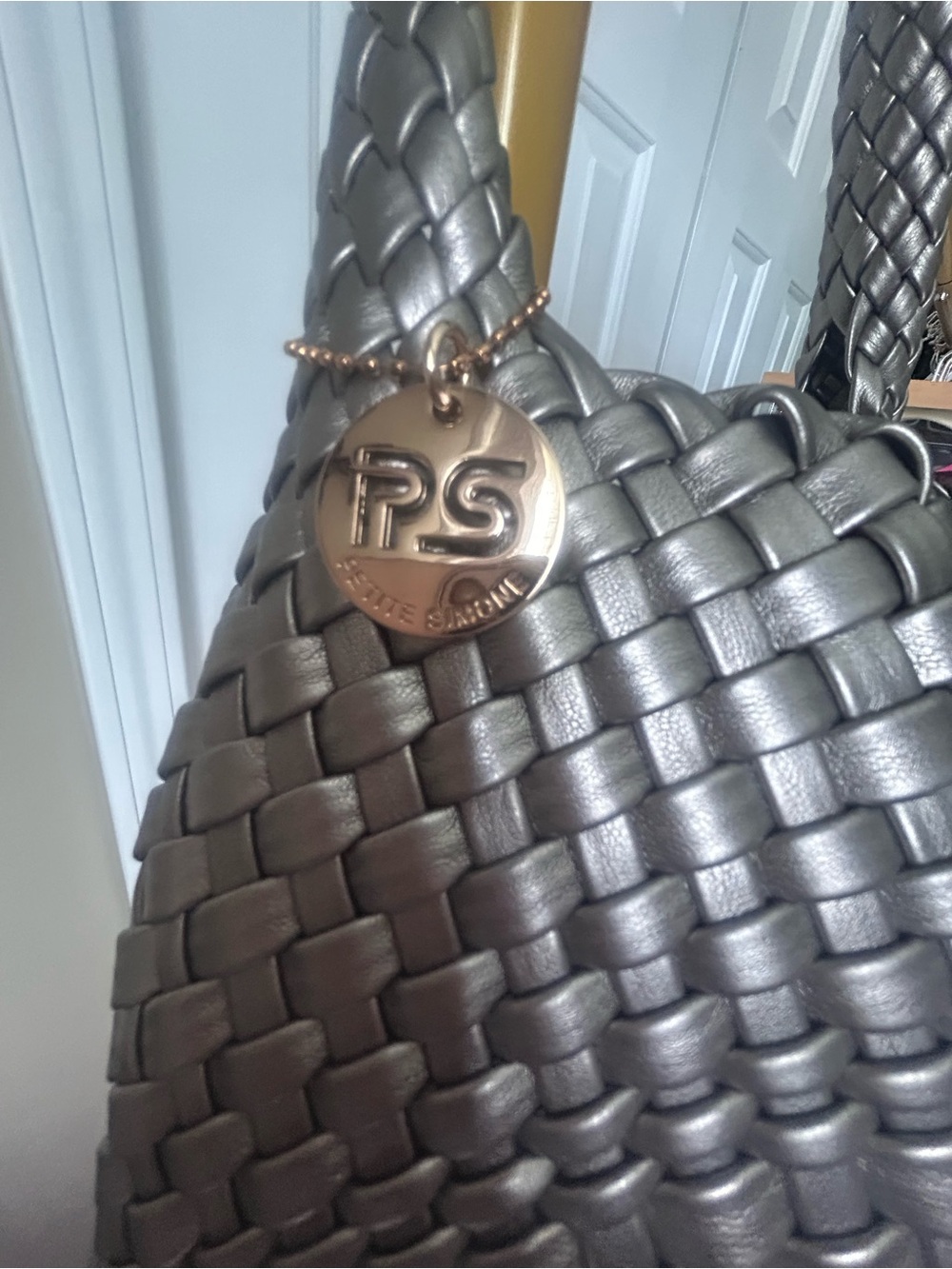 Woven Metallic Silver Shoulder Bag with matching Makeup bag included - Picture 4 of 6